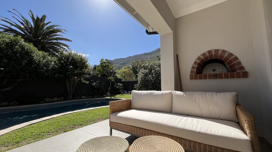 5 Bedroom Property for Sale in Clovelly Western Cape